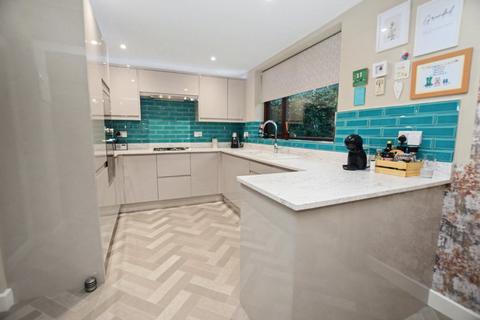3 bedroom bungalow for sale, Lingwell Gate Crescent, Wakefield, West Yorkshire