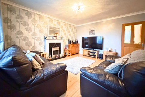 2 bedroom terraced house for sale, Helston Walk, Leeds