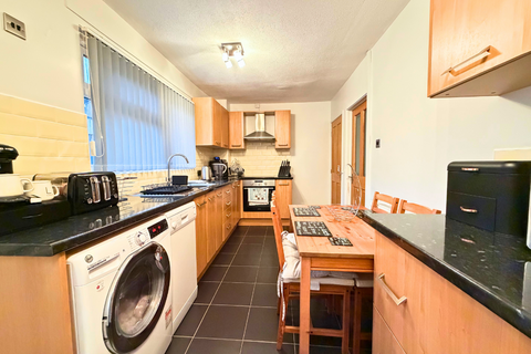 2 bedroom terraced house for sale, Helston Walk, Leeds