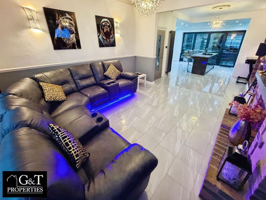 Open Plan Living/Kitchen/Dining