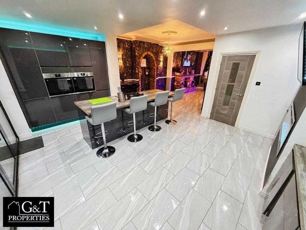 Open Plan Living/Kitchen/Dining
