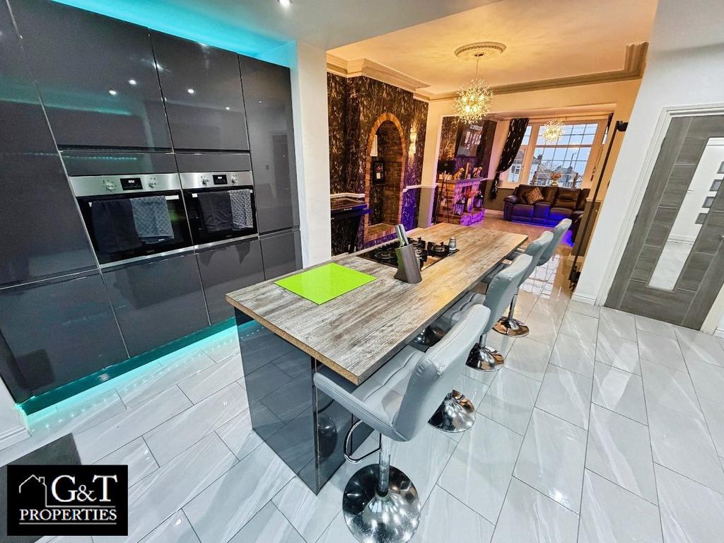 Open Plan Living/Kitchen/Dining