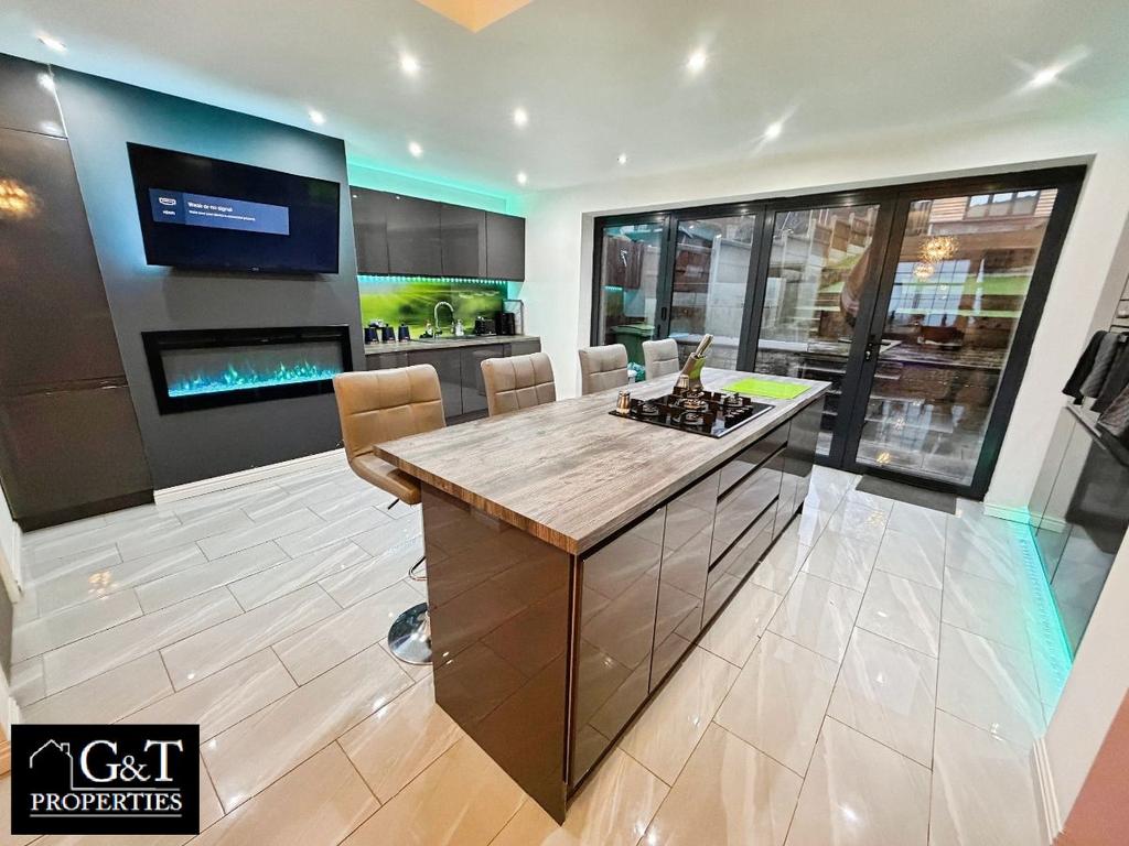 Kitchen/Dining Area