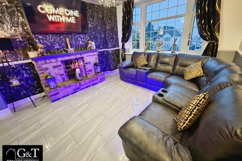 3 bedroom semi-detached house for sale, Oakham Road, Dudley, DY2 7TE