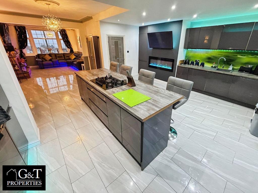 Open Plan Living/Kitchen/Dining