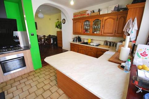 4 bedroom semi-detached house to rent, KATHLEEN AVENUE