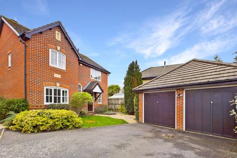 4 bedroom detached house for sale, Pannells Close, Chertsey, Surrey, KT16