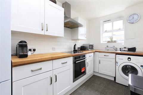 2 bedroom flat to rent, St Pauls Mews, Clapham SW4