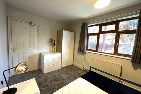 undefined, Room 3, Beckett Road, DN2