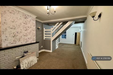 2 bedroom terraced house to rent, Tudor Road, Leicester, LE3