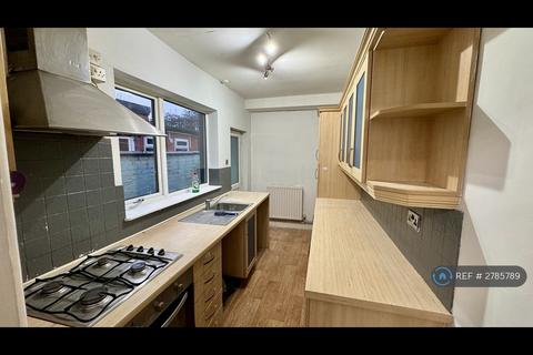 2 bedroom terraced house to rent, Tudor Road, Leicester, LE3