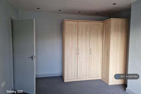 4 bedroom semi-detached house to rent, Abbotts Drive, Wembley, HA0