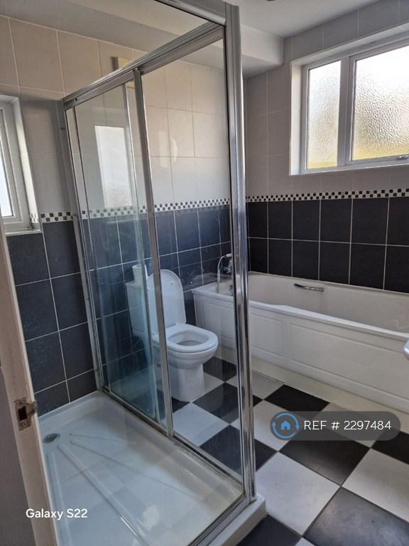 Main Bathroom, Shower &amp; Bath
