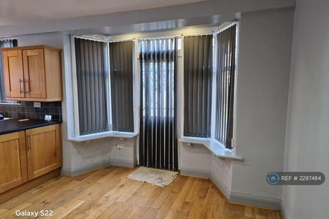 4 bedroom semi-detached house to rent, Abbotts Drive, Wembley, HA0