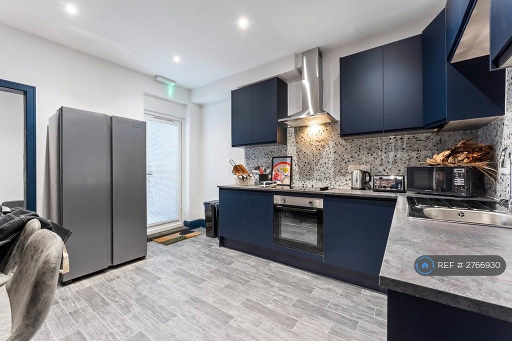 Shared Main Kitchen