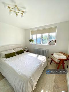 2 bedroom flat to rent, Emberton Court, London, EC1V