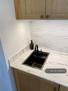 2 bedroom flat to rent, Emberton Court, London, EC1V