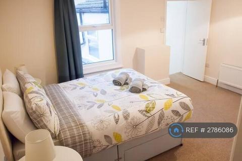 4 bedroom detached house to rent, Bishops Road, Croydon, CR0