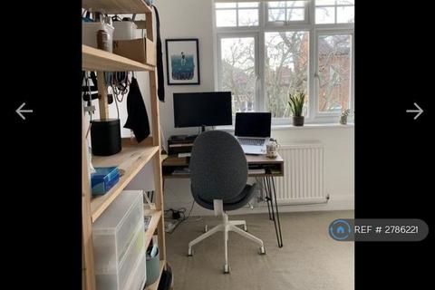 1 bedroom in a flat share to rent, Bramshill Gardens, London, NW5