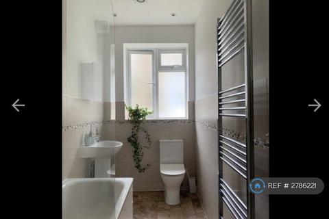 1 bedroom in a flat share to rent, Bramshill Gardens, London, NW5