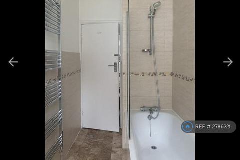 1 bedroom in a flat share to rent, Bramshill Gardens, London, NW5