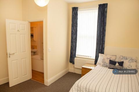 3 bedroom end of terrace house to rent, The Retreat, Sunderland, SR2