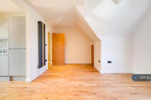 2 bedroom flat to rent, Norbury Court Road, London, SW16