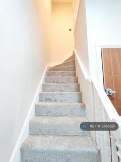 2 bedroom flat to rent, Norbury Court Road, London, SW16
