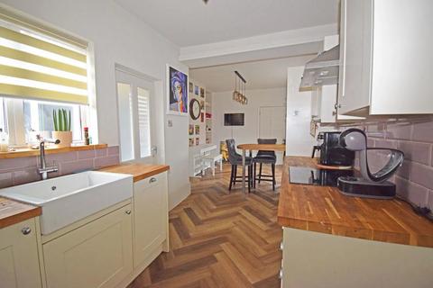 2 bedroom end of terrace house for sale, 19 Station Street, Droitwich, Worcestershire. WR9 8JD