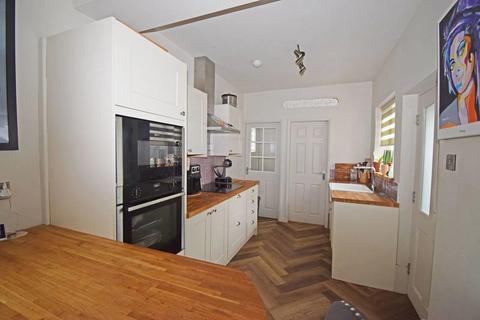 2 bedroom end of terrace house for sale, 19 Station Street, Droitwich, Worcestershire. WR9 8JD