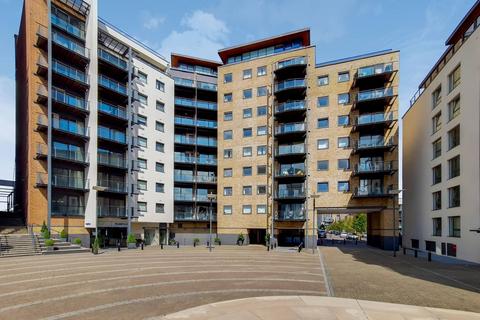 2 bedroom flat to rent, Boardwalk Place, Canary Wharf, London, E14