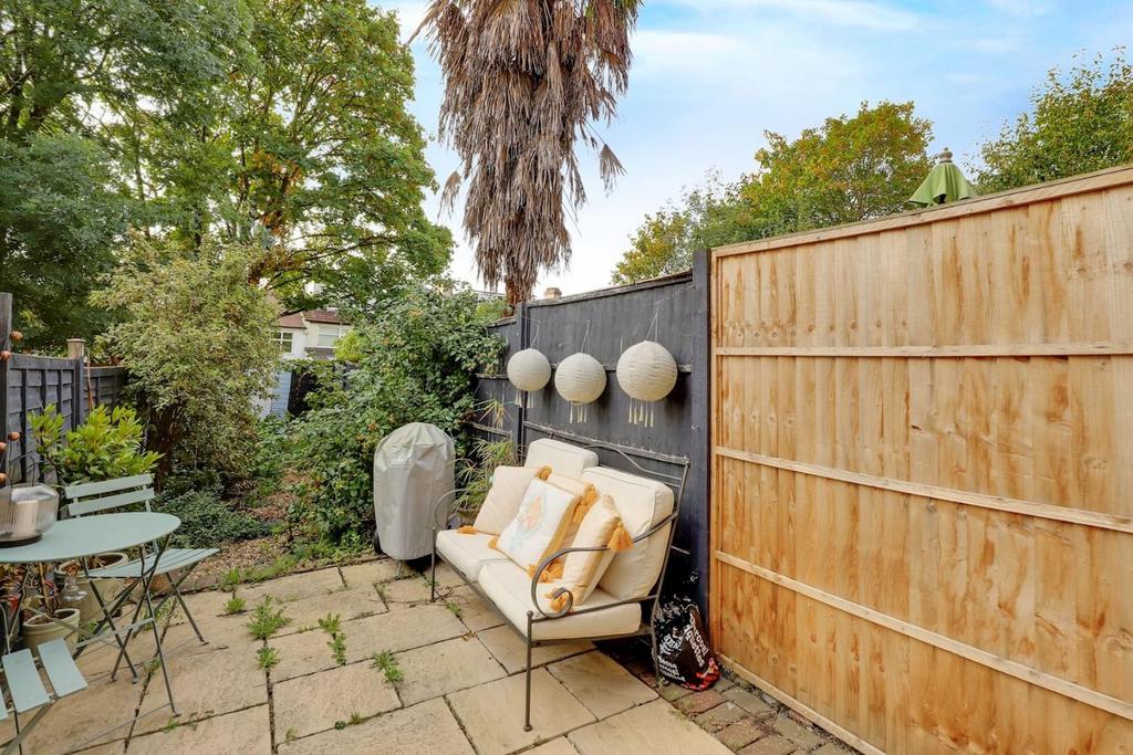 08-2f2c JHProp World - 96 Queenswood Road - 37-mediu