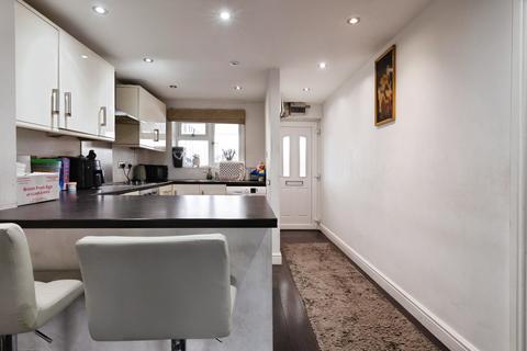 2 bedroom flat for sale, Lower Road, Loughton, IG10