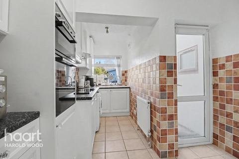 1 bedroom bungalow for sale, Court Avenue, Harold Wood