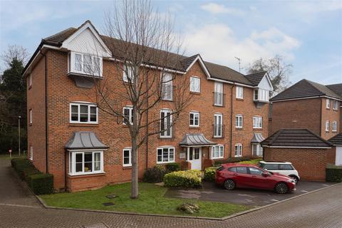 2 bedroom flat for sale, Kingsfield Way, Redhill