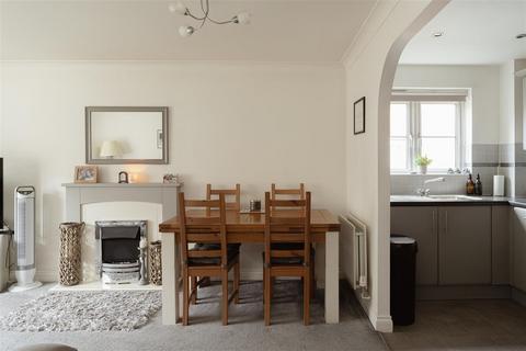 2 bedroom flat for sale, Kingsfield Way, Redhill
