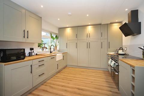 4 bedroom detached house for sale, Manor Road, Tring