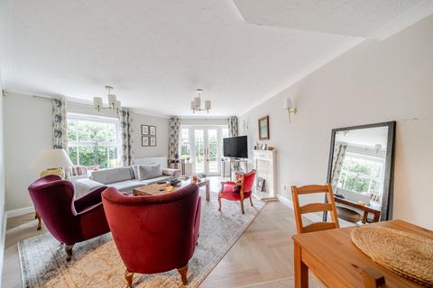2 bedroom flat for sale, Wittering Close, Kingston Upon Thames, KT2