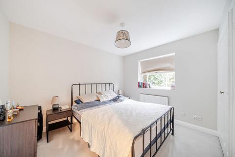 2 bedroom flat for sale, Wittering Close, Kingston Upon Thames, KT2