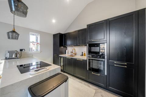 2 bedroom penthouse for sale, Manor Park, London, SE13