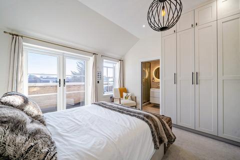 2 bedroom penthouse for sale, Manor Park, London, SE13