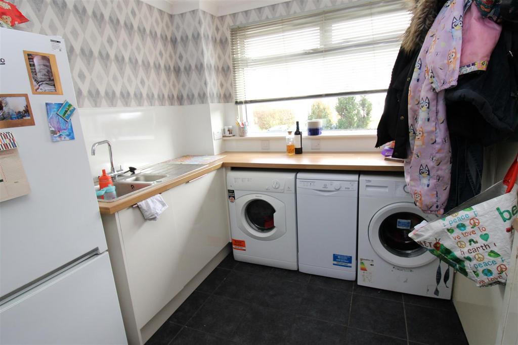 Kitchen 2.JPG