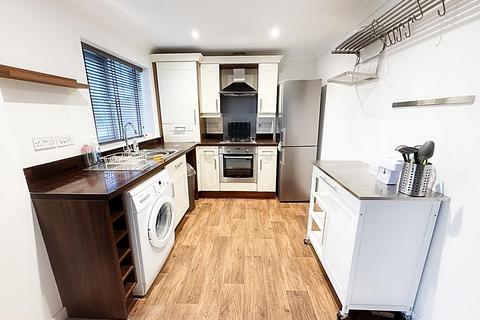 2 bedroom flat to rent, Mickley Close, Wallsend