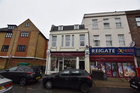 2 bedroom apartment to rent, Holmesdale Road, Reigate