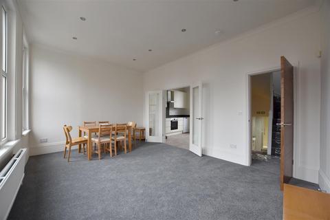 2 bedroom apartment to rent, Holmesdale Road, Reigate