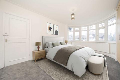 3 bedroom semi-detached house to rent, Westside, Hendon NW4