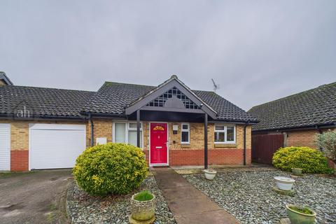 2 bedroom detached bungalow for sale, Field View, Thurston,