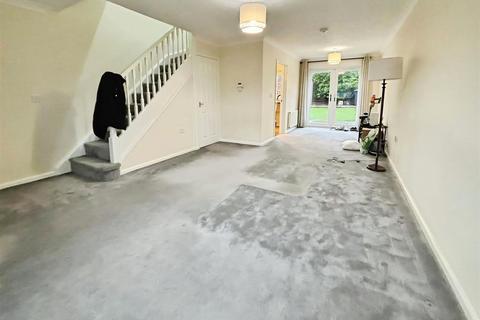 3 bedroom mews to rent, Queen Elizabeth Road, Nuneaton