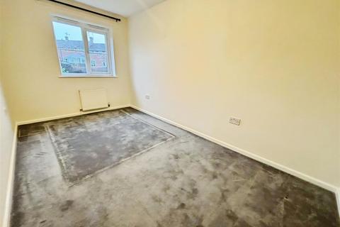 3 bedroom mews to rent, Queen Elizabeth Road, Nuneaton