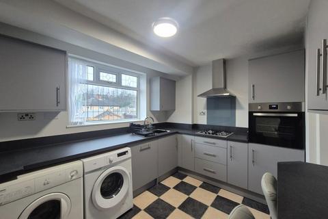 2 bedroom semi-detached house to rent, Cradley Road, Netherton